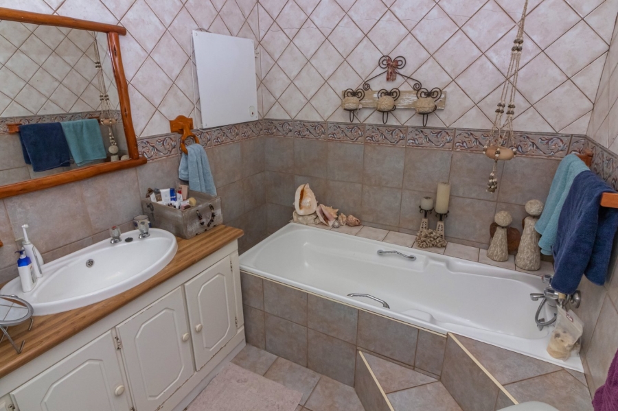 5 Bedroom Property for Sale in Jordania Free State